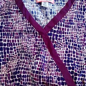 Women's Medium Koi Scrub Top with drawstring waist. 2 pockets.  EUC